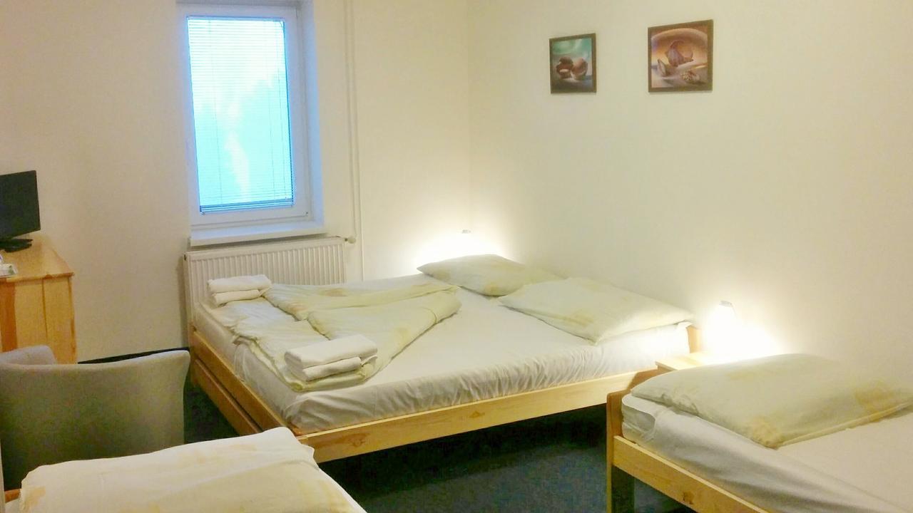 Hostinec U Pejska A Kocicky Марианске-Лазне Экстерьер фото